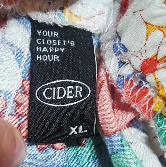 SOLD ON DEPOP - Floral Shorts with pockets & elastic waist band from Cider SZ XL - Picture 5 of 5